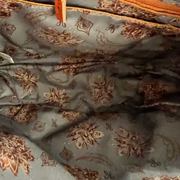 HOBO BRAND RIVER EMBOSSED FLOWER DESIGN IN BLACK ON TAUPE LEATHER EUC - Picture 5 of 14